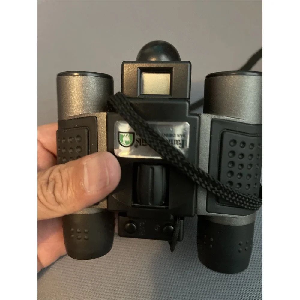 Famous Trails Bino-Camera DCB-822 8x22 Binocular & Digital Camera Untested